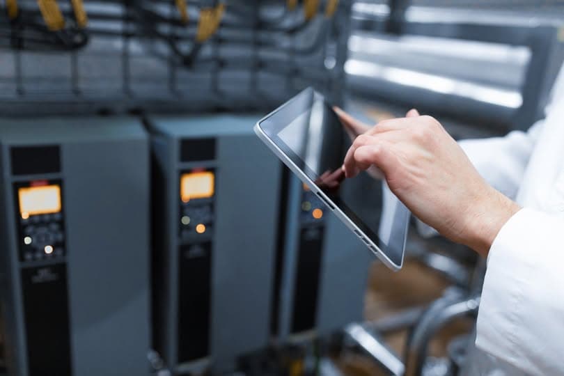 Jak połączyliśmy oddziały firmy logistycznej z AWS za pomocą Unifi i BGP – Case Study SparkSome