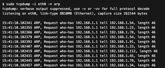 Przykładowy fragment ARP storm widoczny w tcpdump spowodowany błędną bramą domyślną.