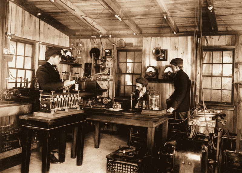 Pierwsza transimsja radiowa