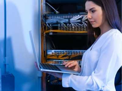 Ilustracja do artykułu: Obsługa IT Lublin i region: Dlaczego lokalna firma to strategiczna przewaga, a nie ograniczenie?